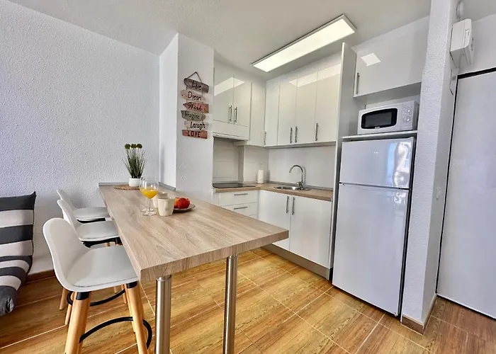 Torres De Yomely - M7c * Playa de las Americas (Tenerife)