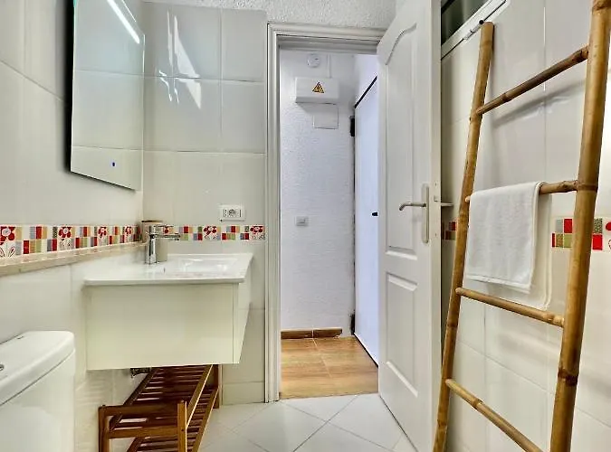 Torres De Yomely - M7c * Playa de las Americas (Tenerife)